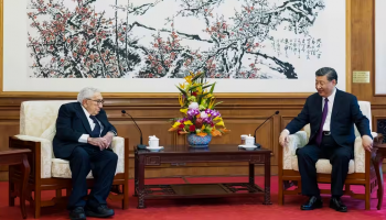 Xi Jinping Hold Talks with Kissinger